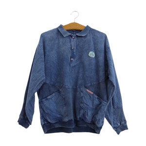 Vintage 80er Streetwear Kragen Oversized 1/4 Knopf Pullover Dark Wash Jean Jean Jeans Shirt mit Golf Aufnäher | Damen S-M | Herren XS-S