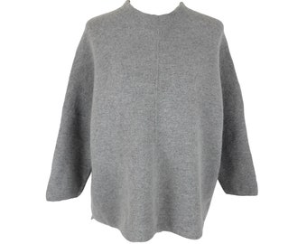 Vintage 2000s Browns Minimalist Preppy Solid Basic Light Grey Boxy Pullover Knit Sweater Jumper with 3/4 Sleeves | Size L