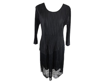 Vintage 2000s Y2K Chic Feminine Formal Solid Black Pleated Crinkle Long Sleeve Below-the-Knee Midi Dress with Lace Trim | Size XL-XXL