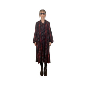 Vintage 60s Mod Psychedelic Abstract Black & Red Patterned Ruffled Mockneck Collared Long Sleeve Midi Shift Dress | Size S-M