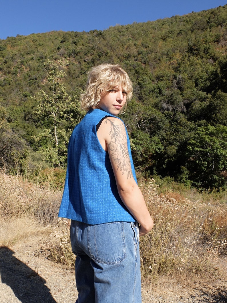 Vintage 60s Mod Bright Blue Houndstooth Sleeveless Button Up Vest