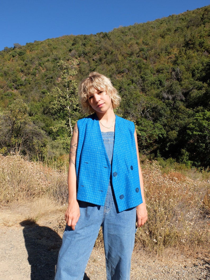 Vintage 60s Mod Bright Blue Houndstooth Sleeveless Button Up Vest