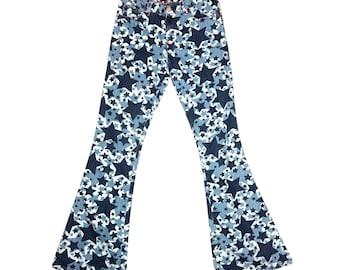 Vintage 2000er KILLAH Low Rise Star Print Ausgestelltes Bootcut Denim Jeans | Grösse S