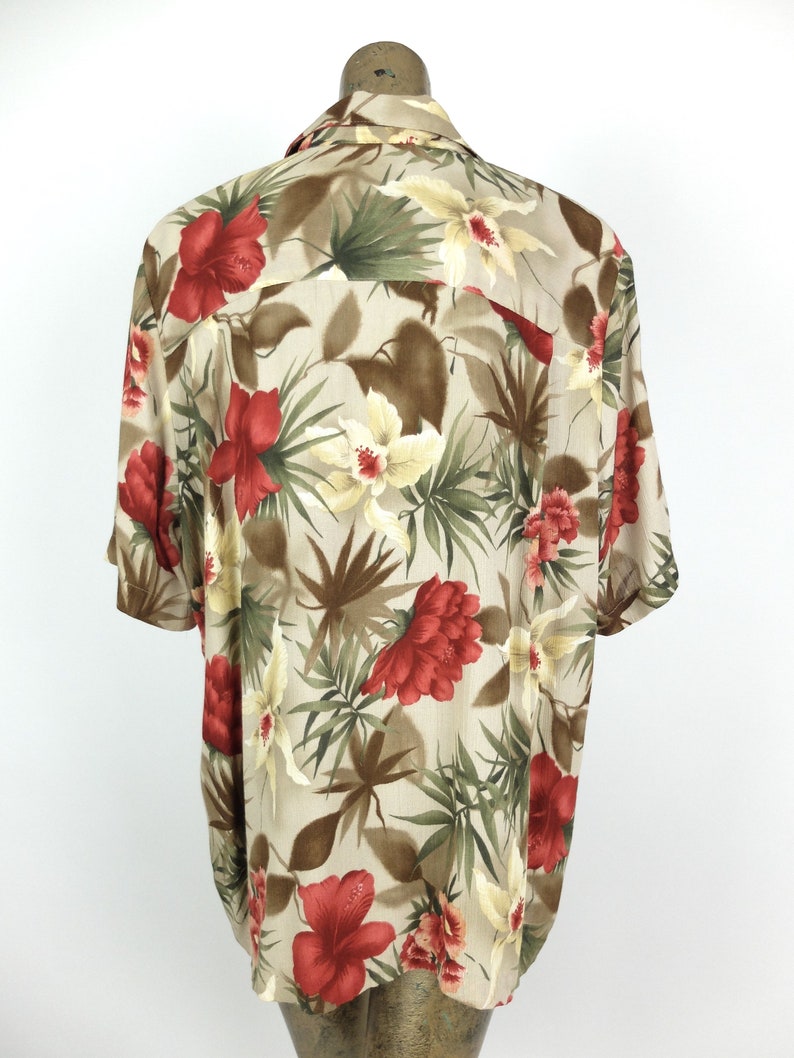 Vintage 70s Tropical Hawaiian Floral Collared Half Sleeve Button Up Shirt