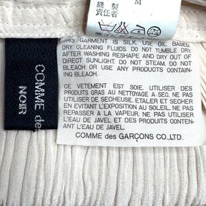 Vintage 2000s COMME des GARÇONS Silk Beige High Waisted Crinkle Pleated Knee Length Midi Skirt | Size M