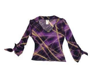 Top vintage Roberto Cavalli in maglia viola e oro con scollo a V, maniche a 3/4 e dettaglio con laccio, anni 2000 / Taglia S