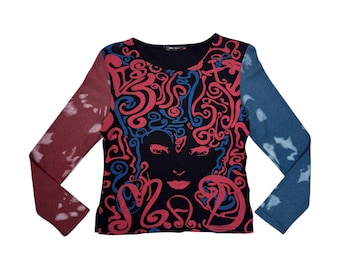 -shirt à manches longues rouge et bleu à imprimé graphique abstrait vintage des années 2000 | Taille S