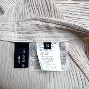 Vintage 2000s COMME des GARÇONS Silk Beige High Waisted Crinkle Pleated Knee Length Midi Skirt | Size M