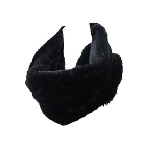 Vintage 2000s Y2K Preppy Goth Grunge Black Basic Solid Faux Fur Soft Fuzzy Chunky Infinity Wrap Winter Scarf