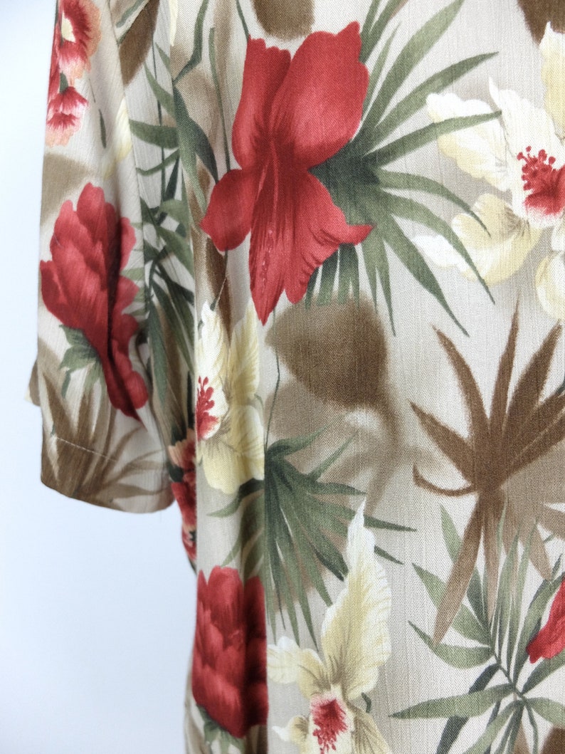 Vintage 70s Tropical Hawaiian Floral Collared Half Sleeve Button Up Shirt