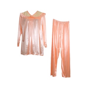 Vintage 80s Mod Hippie Victorian Style Silky Satin Look Pastel Pink Pajama Loungewear Two Piece Set with Long Sleeve Boat Collared Lace