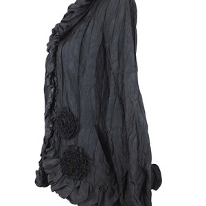 Vintage 2000s Y2K Soft Grunge Goth Black Ruffled Collared Long Sleeve Button Down Blouse with Floral Detail | Size L