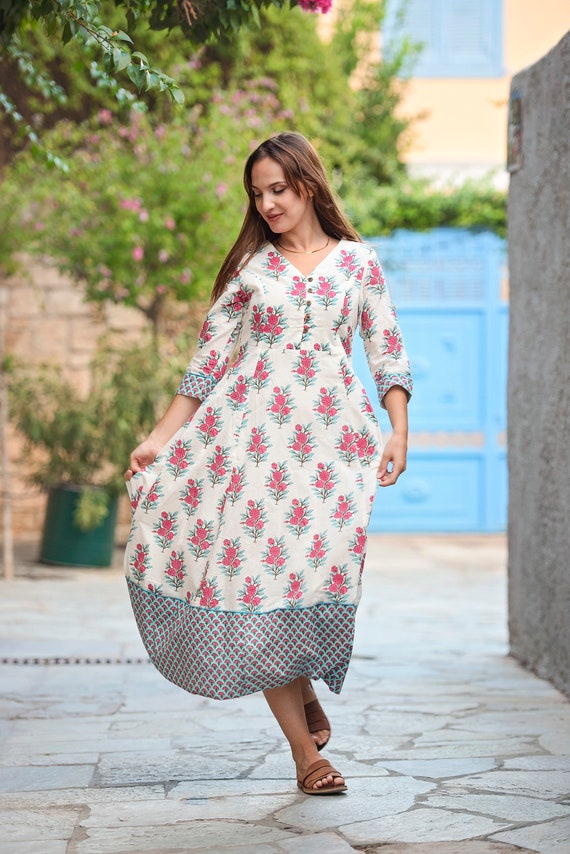 New Mountain Rose Jurk Kuitlengte Handblokgedrukt Boho Bloemen Wit Roze Casual Incidenteel Puur katoen Handgemaakt Ethische mode Etsy Nederland