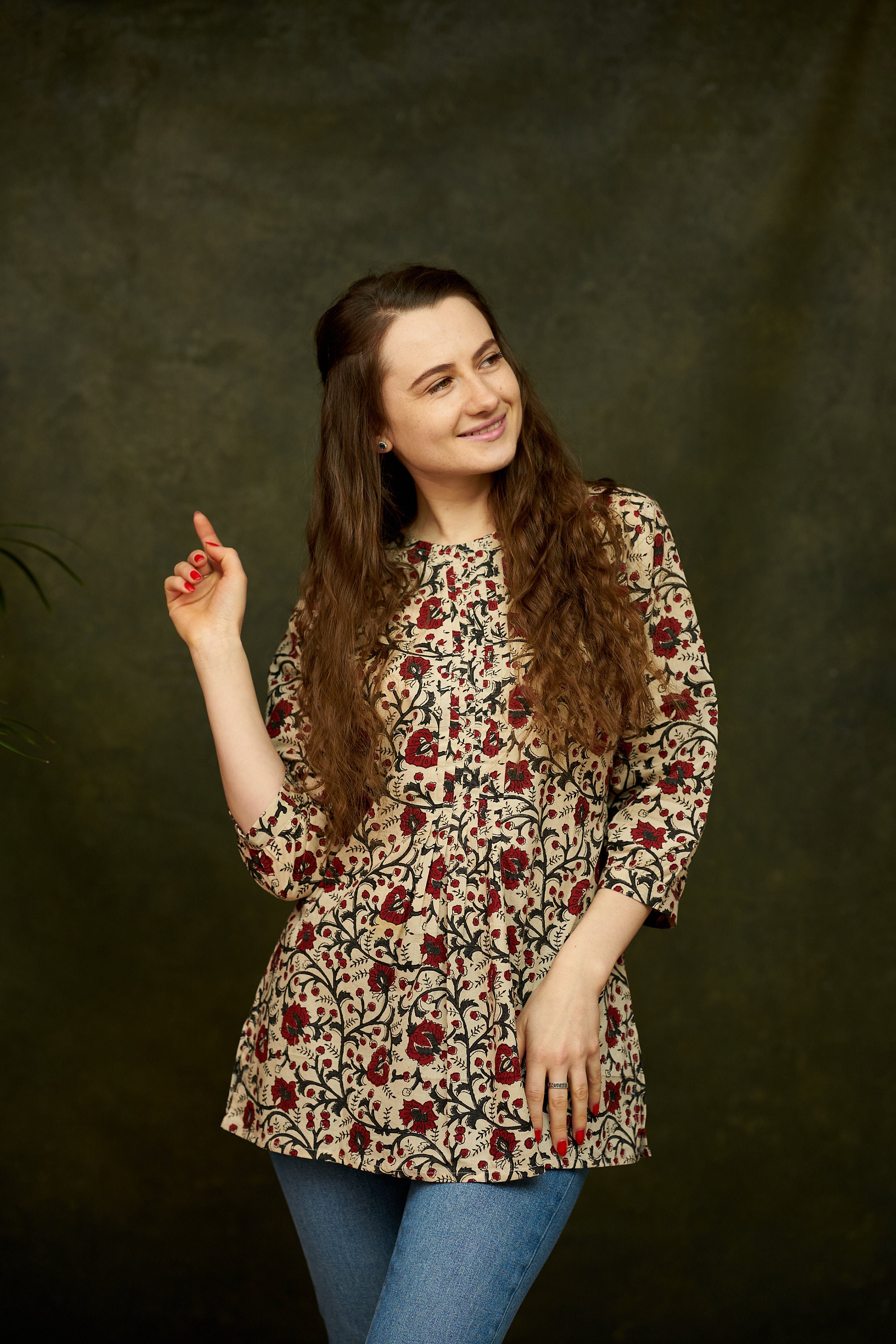 Cream and maroon dress discount