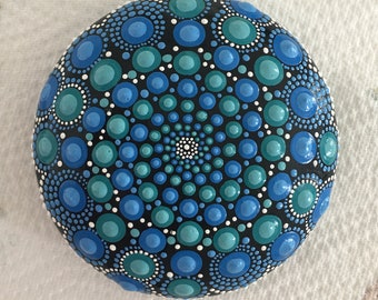 Handmade and hand painted Dot Mandala Stone, paper weight,unique and original piece of Art, home decoration, gifts