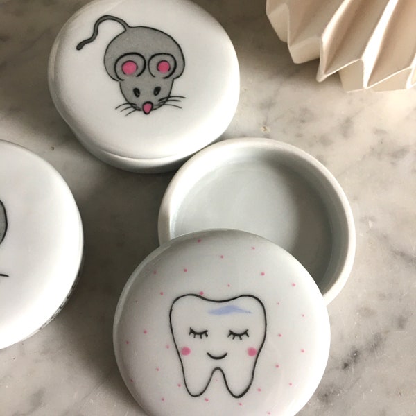 Boîte à dents de lait, conserver ses premières dents, avec une petite souris ou une dent souriante, personnalisable