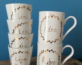 Cadeau de mariage, anniversaire de mariage, couronne de feuilles, mugs et tasses personnalisés au prénoms des mariés, à l'or, petit prix