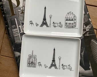 Small trinket tray representing the symbols of Paris, delicate souvenir, Eiffel Tower, Notre Dame, hand-painted Parisian building