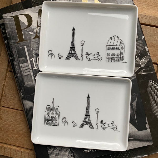 Petit plateau vide-poches représentant les symboles de Paris, souvenir délicat, Tour Eiffel, Notre Dame, immeuble parisien peint à la main