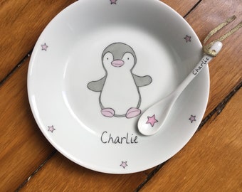 Assiette en porcelaine avec un pingouin, cadeau naissance pour un bébé, premier anniversaire pour Petite fille ou petit garçon