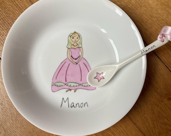 Assiette en porcelaine pour une petite fille, dessin de princesse couronne robe rose et verte, personnalisée avec le prénom de l'enfant