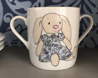 Mon doudou sur un Mug ! Une tasse personnalisée avec le dessin du doudou de l'enfant, sa peluche favorite et prénom