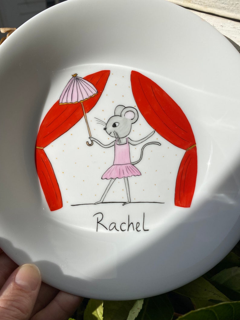 Une souris au cirque sur une assiette en porcelaine, funambule équilibriste cadeau naissance pour un bébé, anniversaire Petite fille zdjęcie 3