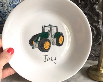 Nouveau dessin ! Assiette tracteur personnalisée avec un prénom, pour enfant, porcelaine fine de Limoges