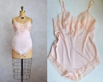 vintage 1980s blush nylon and lace teddy romper |  70s 80s Van Raalte lingerie | vintage babydoll teddy | bride wedding lingerie