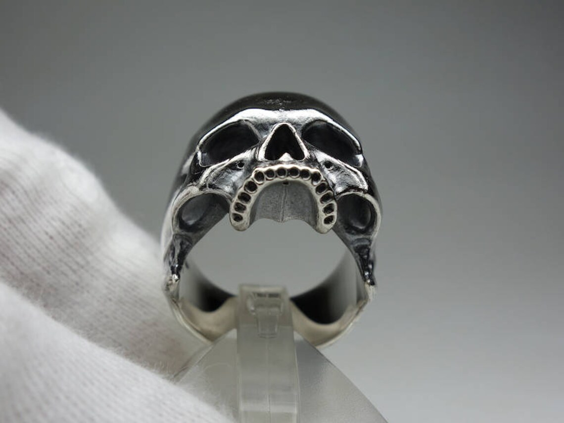 Skull (toothless) Ring - Half Jaw Anatomical Toothless Skull Ring ...
