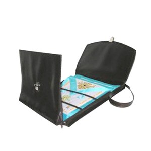 Cartable de loge maçonnique. Cartablier. Pour tabliers et accessoires de tenues. En simili cuir noir