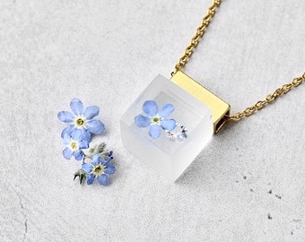 Forget-me-not charm necklace, contemporary jewelry, minimalist, Cubic Zirconia, dried flower necklace, Stainless steel chain