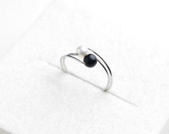 Shell pearl and Black onyx ring, minimalist, statement ring, Stainless steel, free shipping