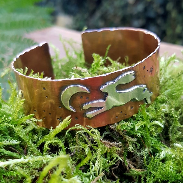 Bracelet mince lièvre bondissant sous la lune