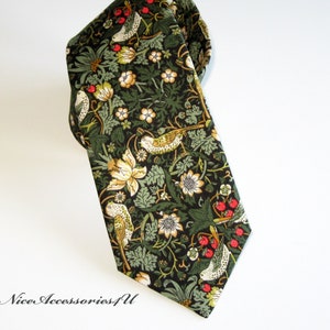 Herren Waldgrün Blumenkrawatte. Skinny/Slim/Regular Hochzeit Krawatte dunkel salbei & schwarz. Liberty Druck William Morris Design &#39;Erdbeerdieb&#39;