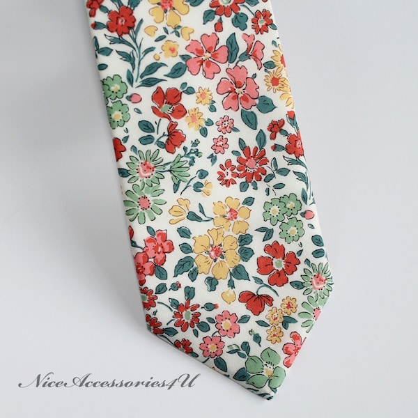 Hellgrüne & korallenfarbene florale Liberty-Krawatte für Herren. Skinny/Slim/Regular Sommer Hochzeit Krawatte. Liberty-Stoffdruck 'Annabella'. Geschenk für Ihn.