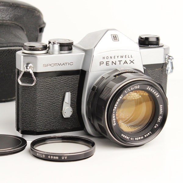 Honeywell PENTAX SPOTMATIC 35mm SLR Film Camera with 50mm f/1.4 Super-Takumar 7 Element Lens with Case