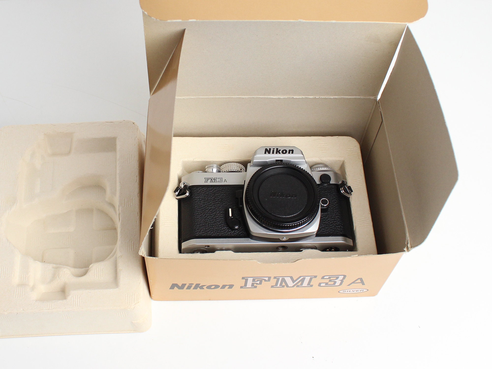 Nikon FM3a ブラック本体, 35mm f2, 80-200f4 レンズ Nikon FM3a