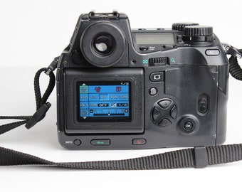 OLYMPUS Camedia E-10 4.0MP Digital Camera - CF and SM Cards