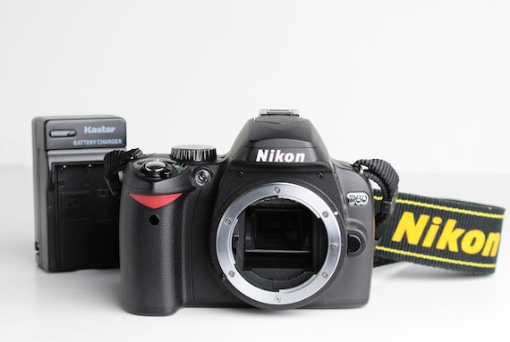 NIKON D60 10 Megapixel Digital SLR Camera Body - Works! - Nikon D