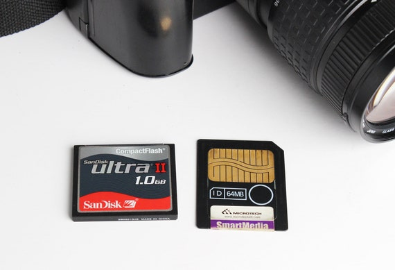 OLYMPUS Camedia E-10 4.0MP Digital Camera - CF and SM Cards