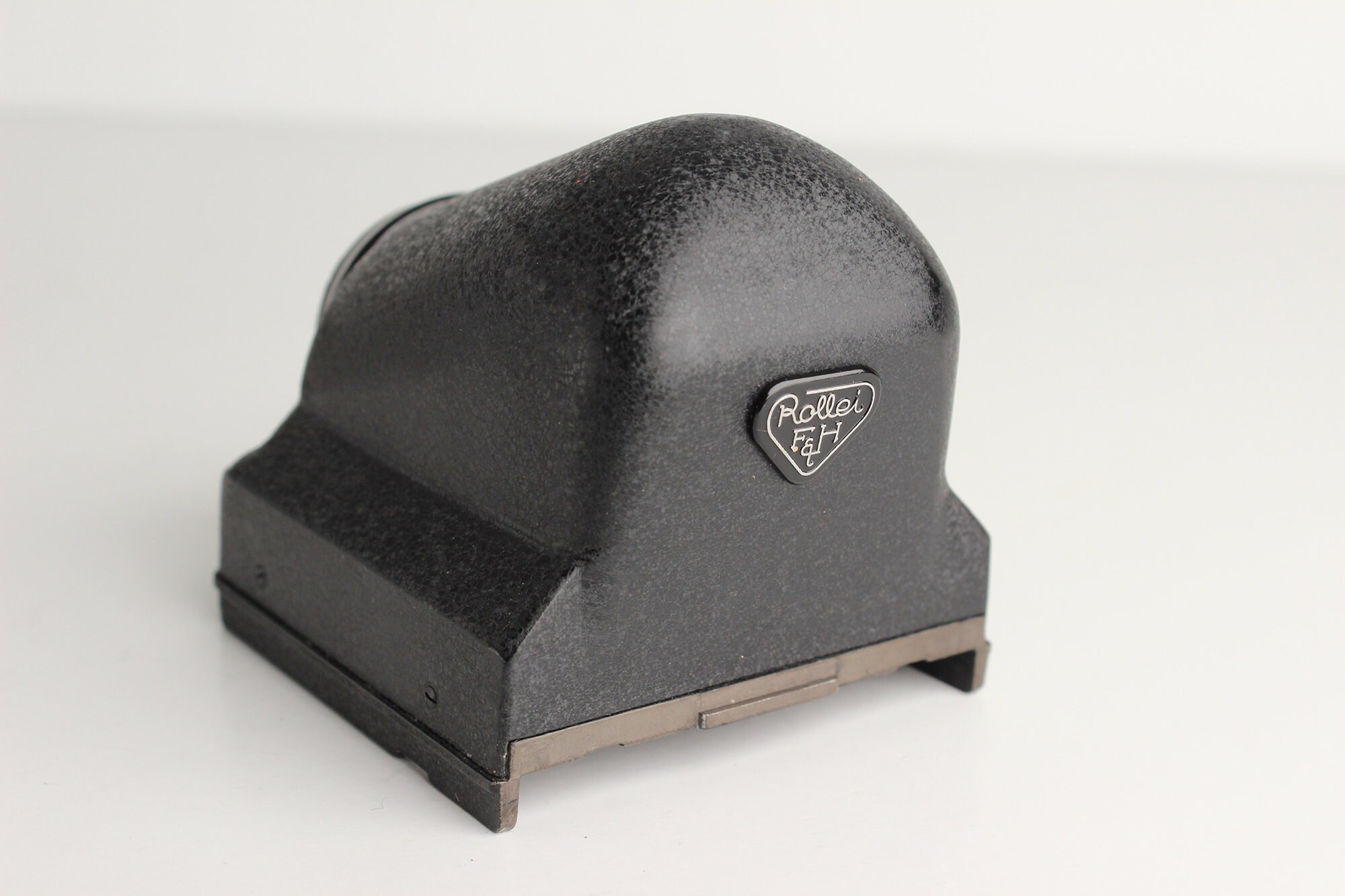 Original Rolleiflex/ Rolleicord lens shade RI in case. For use with