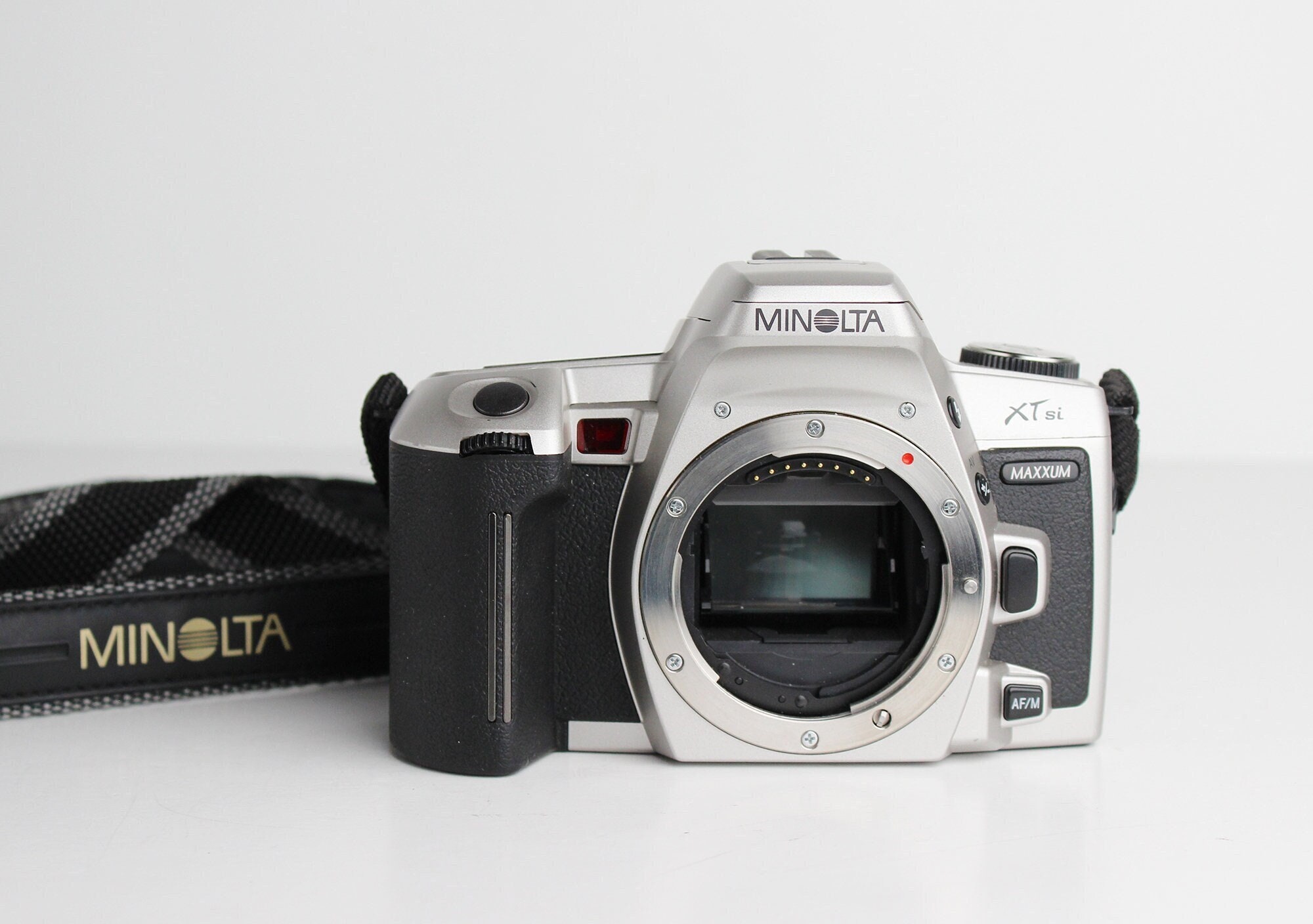 ミノルタ フィルム一眼レフカメラ Maxxum XT Si タムロンレンズ2本 il_fullxfull.5152028279_e8lf.jpg