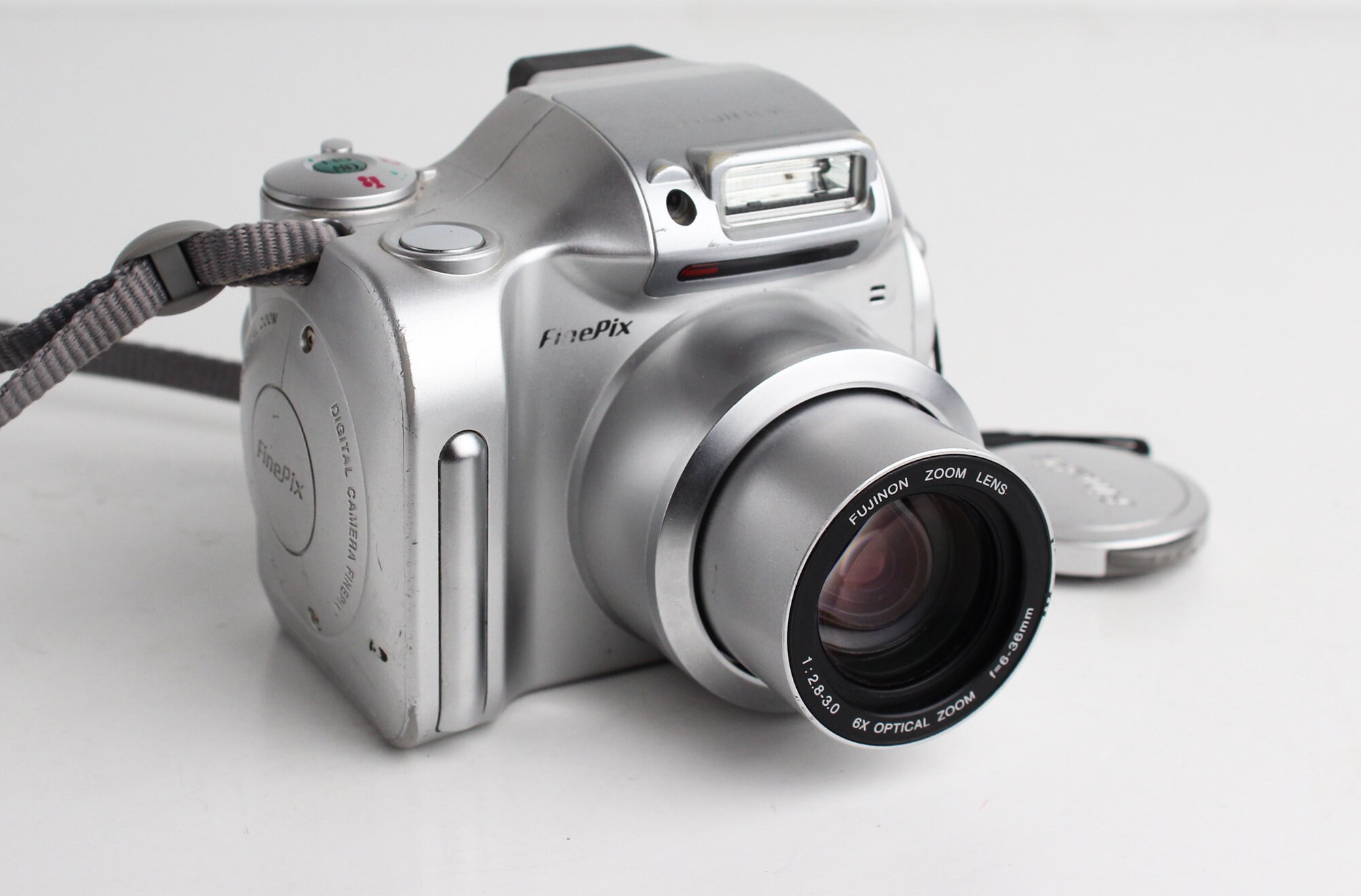FUJIFILM Finepix 2800 Zoom 2.0MP Digital Camera Silver Y2K - Etsy