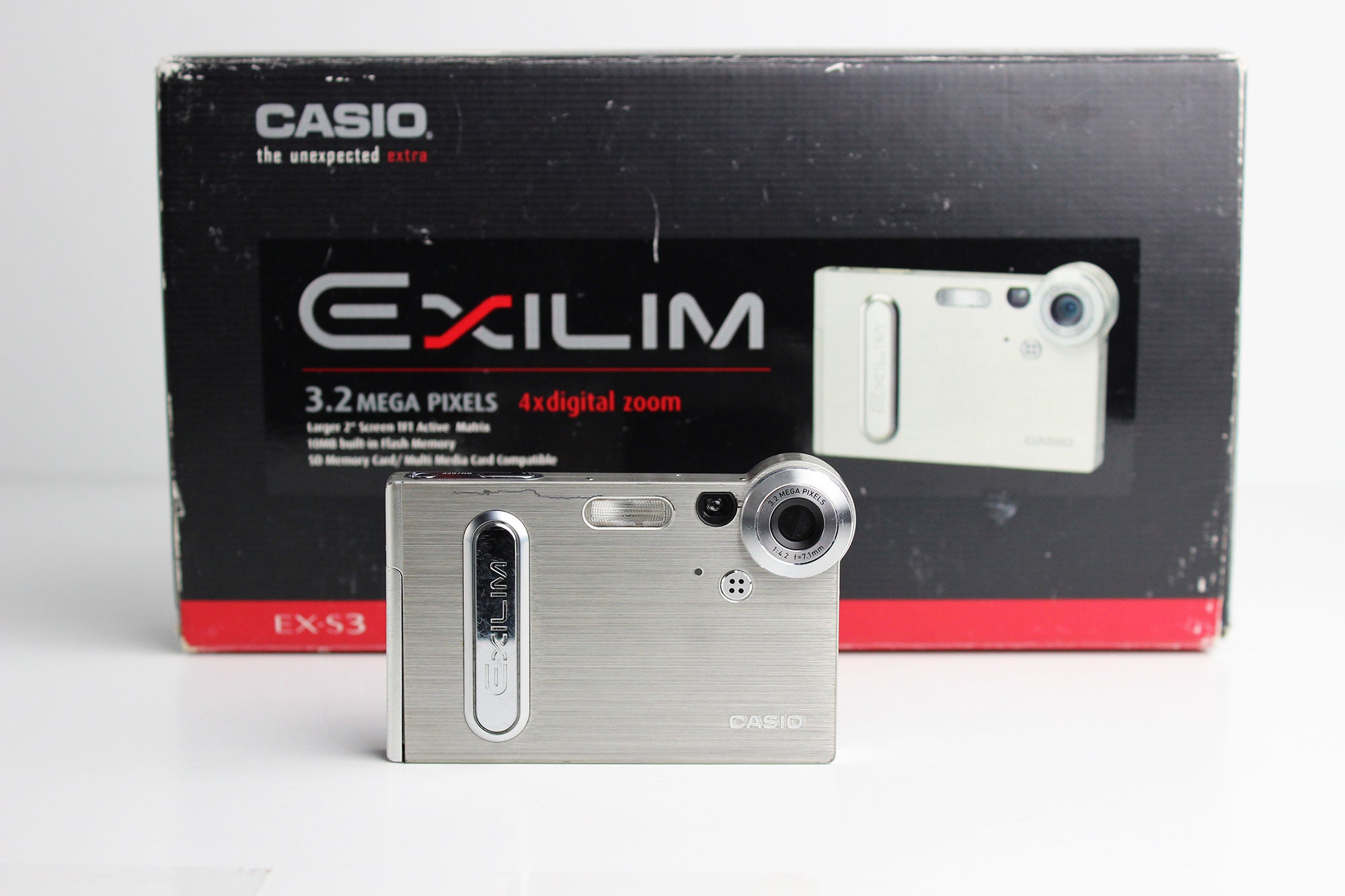 Vintage CASIO Exilim EX-S3 3.2 Mega Pixels Digital Card Vintage CASIO Exilim EX-S3 3.2 Mega Pixels Digital Card
