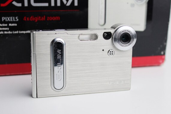 Vintage CASIO Exilim EX-S3 3.2 Mega Pixels Digital Card Vintage CASIO Exilim EX-S3 3.2 Mega Pixels Digital Card