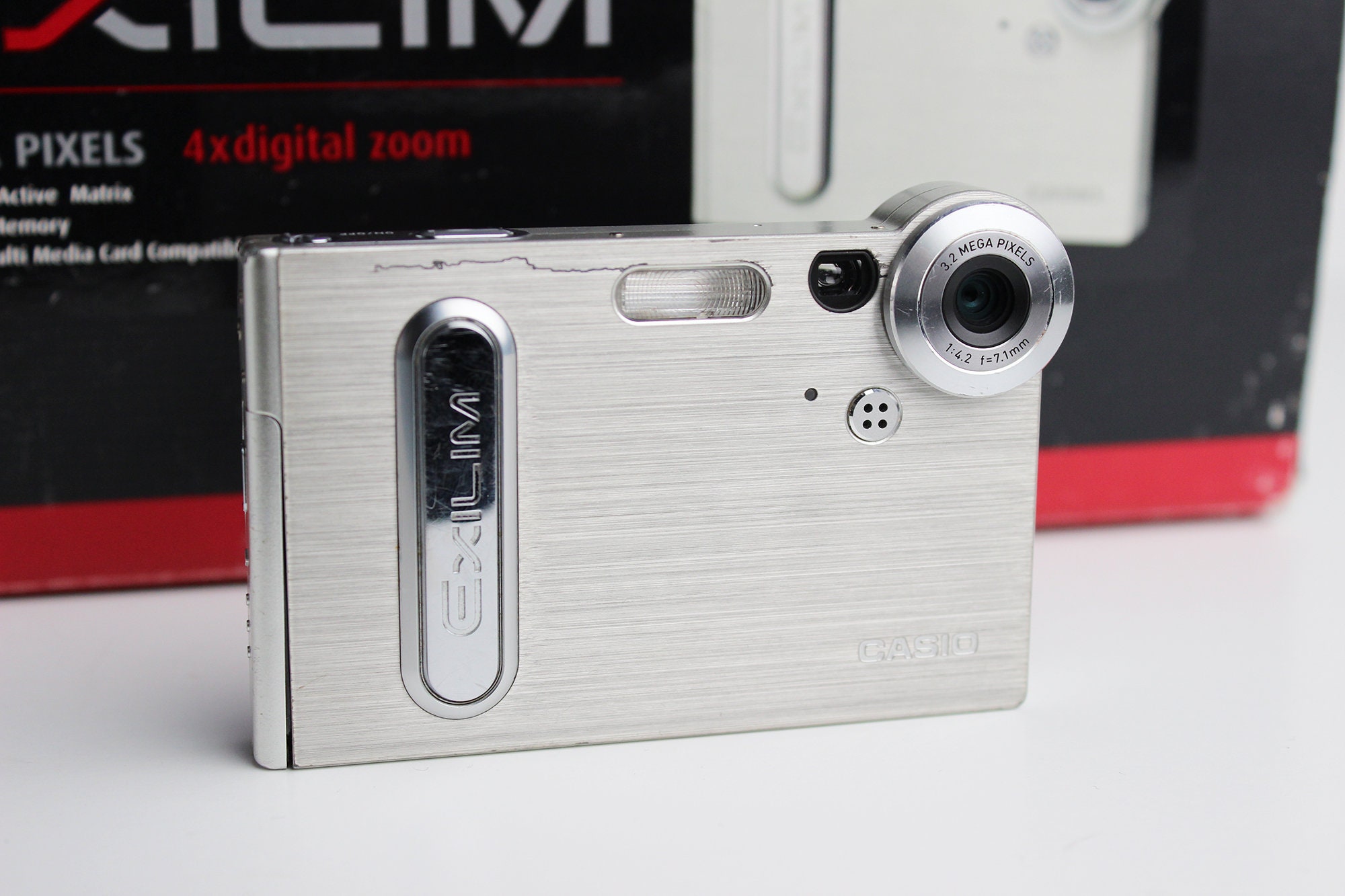 Vintage CASIO Exilim EX-S3 3.2 Mega Pixels Digital Card Vintage CASIO Exilim EX-S3 3.2 Mega Pixels Digital Card