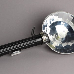 GRAFLEX Speedgun Flash Synchronizer Unit Black - Graflex Flash Handle with Large Reflector, Flashbulb