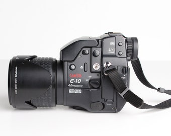 OLYMPUS Camedia E-10 4.0MP Digital Camera - CF and SM Cards