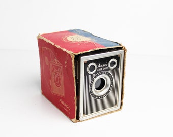 Cine Kodak Model B 16mm Movie Camera - 1920s - Cine Retro Camera